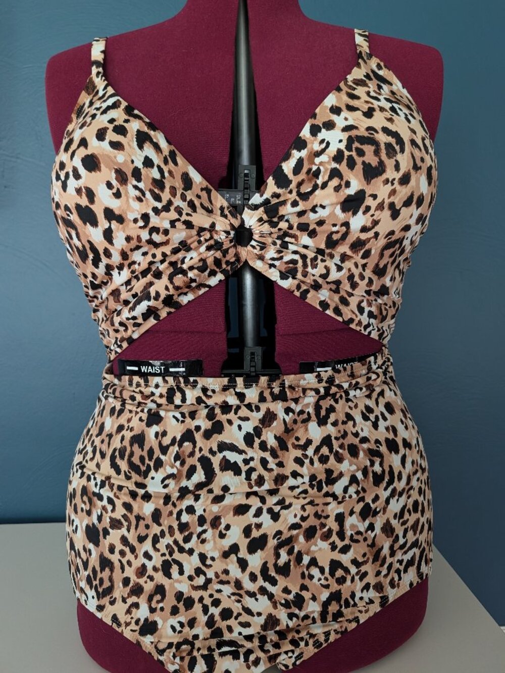 Fun print one piece with cut out. Size 3x